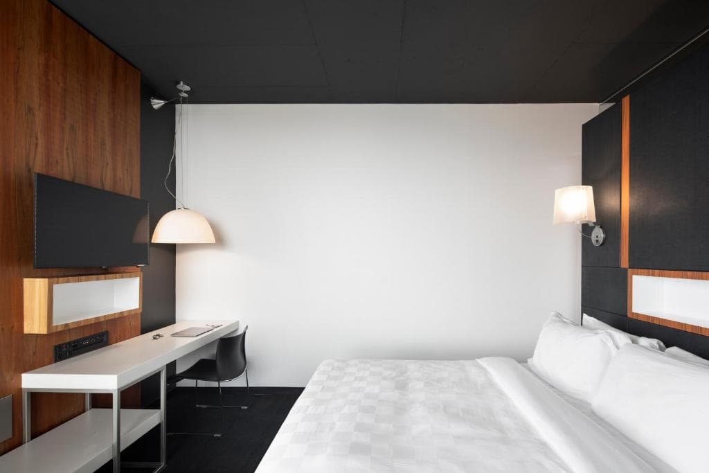 Chambre Avec Un Grand Lit - 1