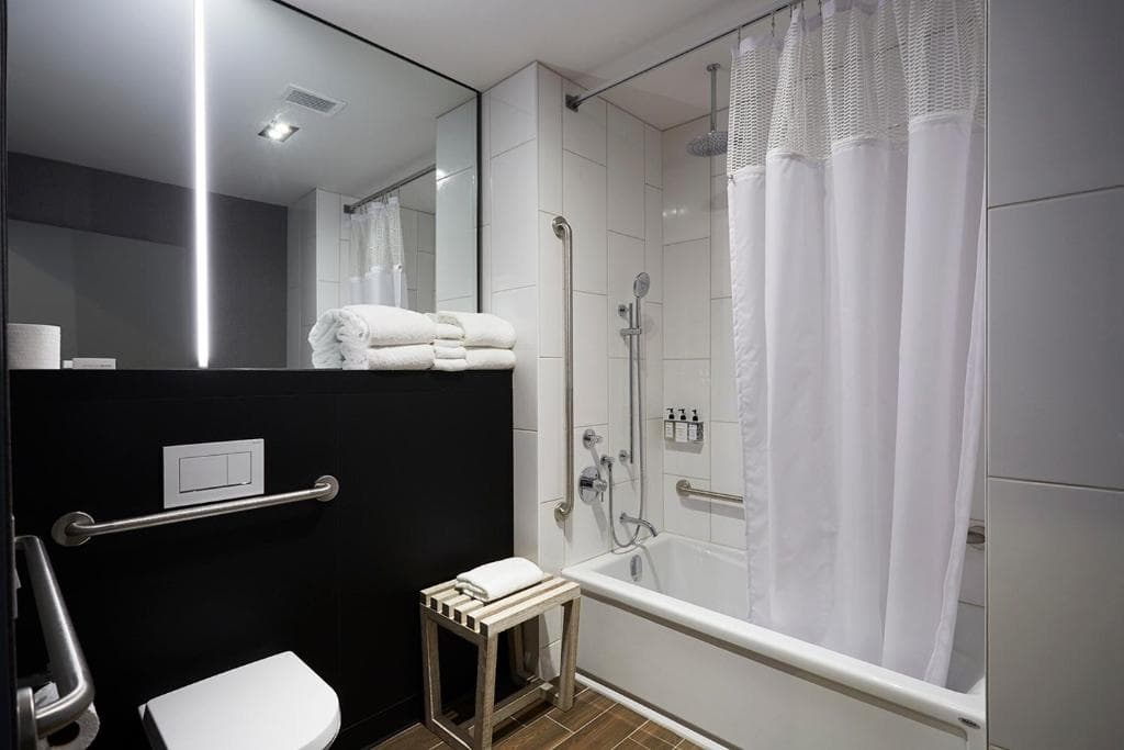 Hôtel Escad Quartier DIX30 - Image 2