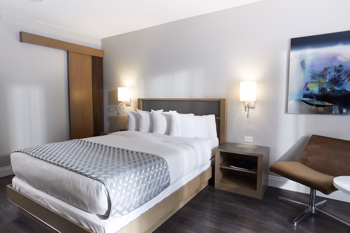 Classic 1 Queen Bed - 1