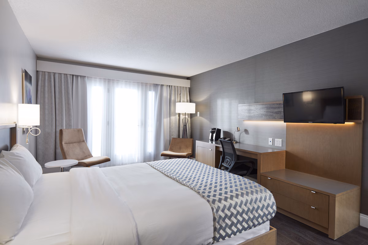 Classic 1 Queen Bed - 2