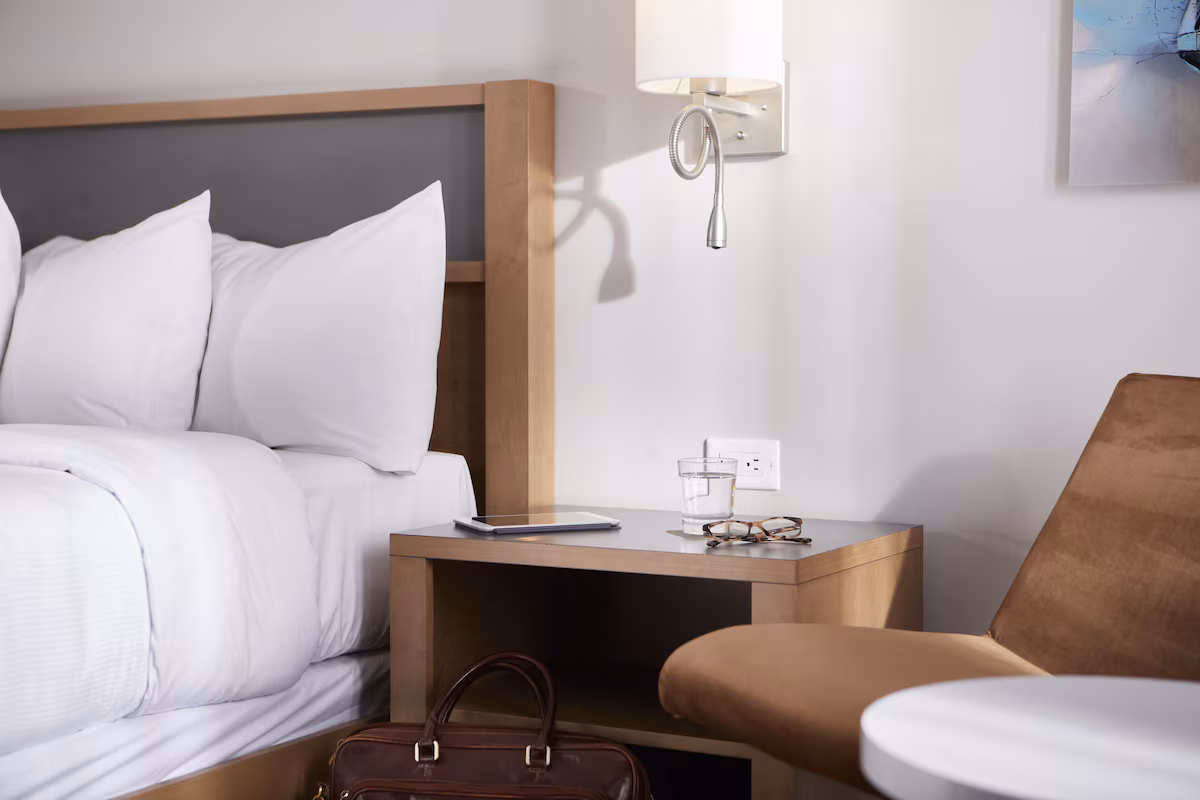 Classic 1 Queen Bed - 5