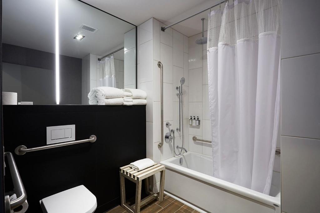Hôtel Escad Quartier DIX30 - Image 2