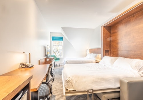 1 lit queen et 1 lit escamotable